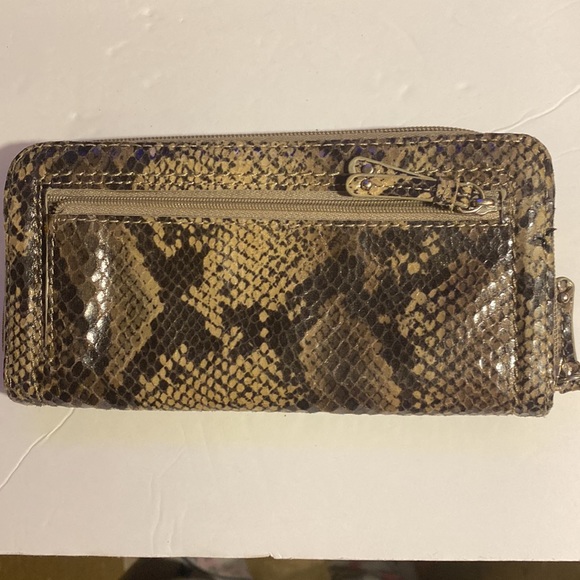 GUC. Nine West snakeskin style wallet. - Picture 2 of 13